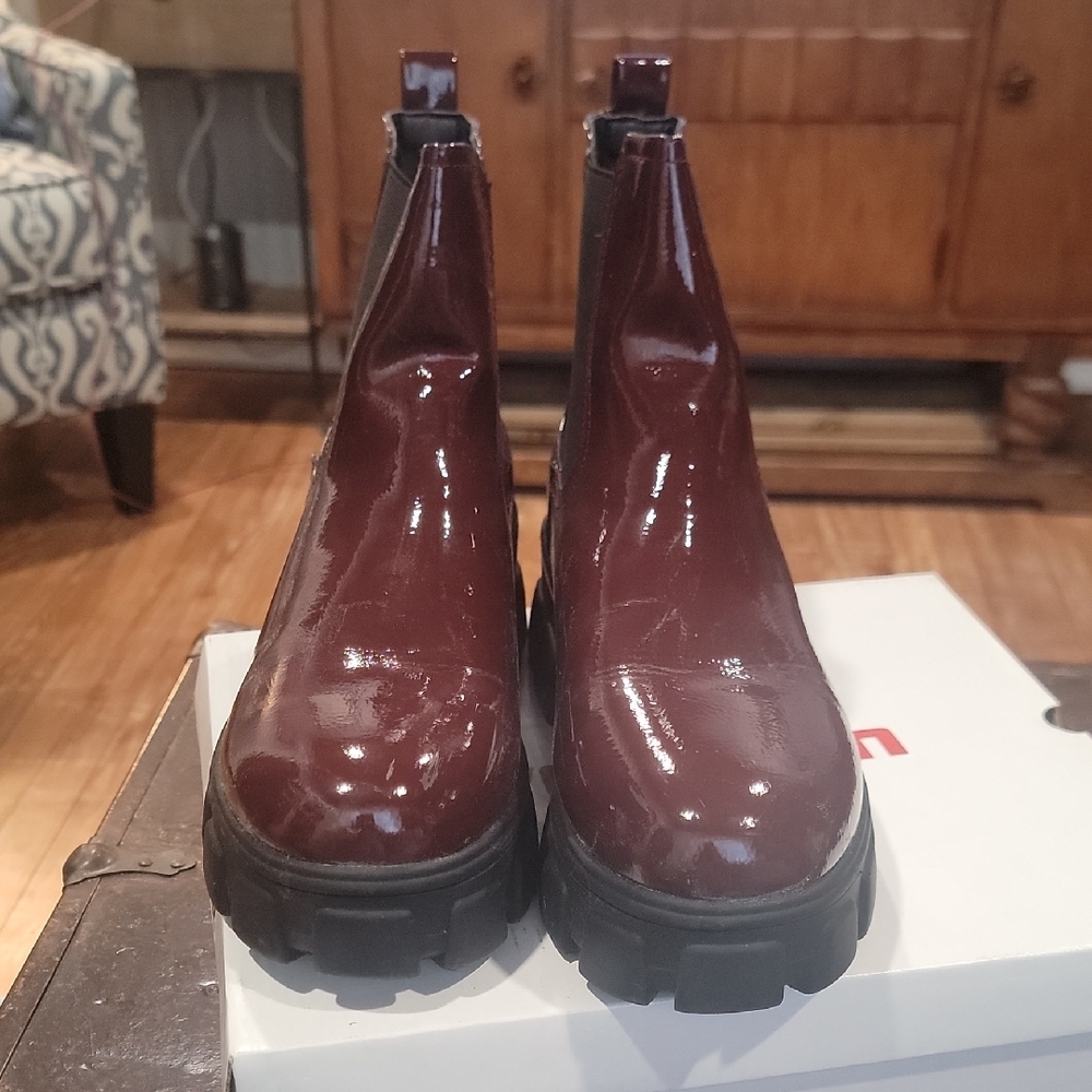 UNIONBAY Burgundy and Black Ankle Boots - Picture 6 of 6